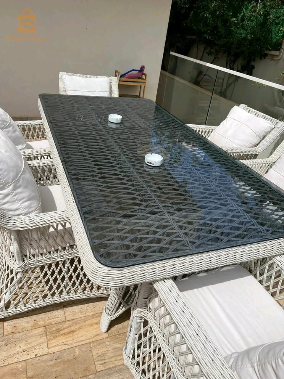 Selling used home furniture for a year in new condition