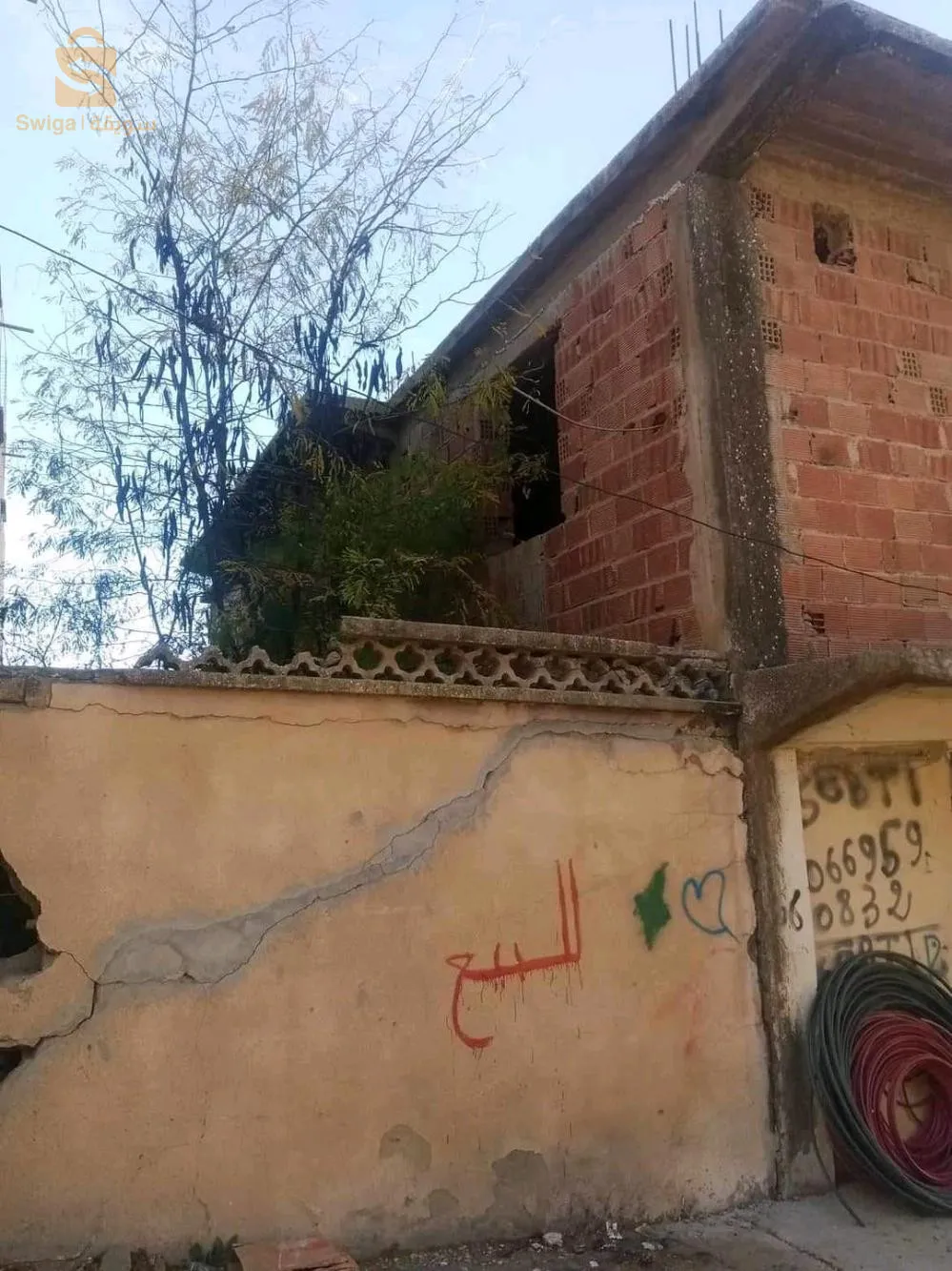 سكن للبيع مساحته 346 م² ذو وجهتين 
طابق أرضي مكتمل و الطابق الأول نصف جاهز
بلدية الخضارة رقم الهاتف 0663490822