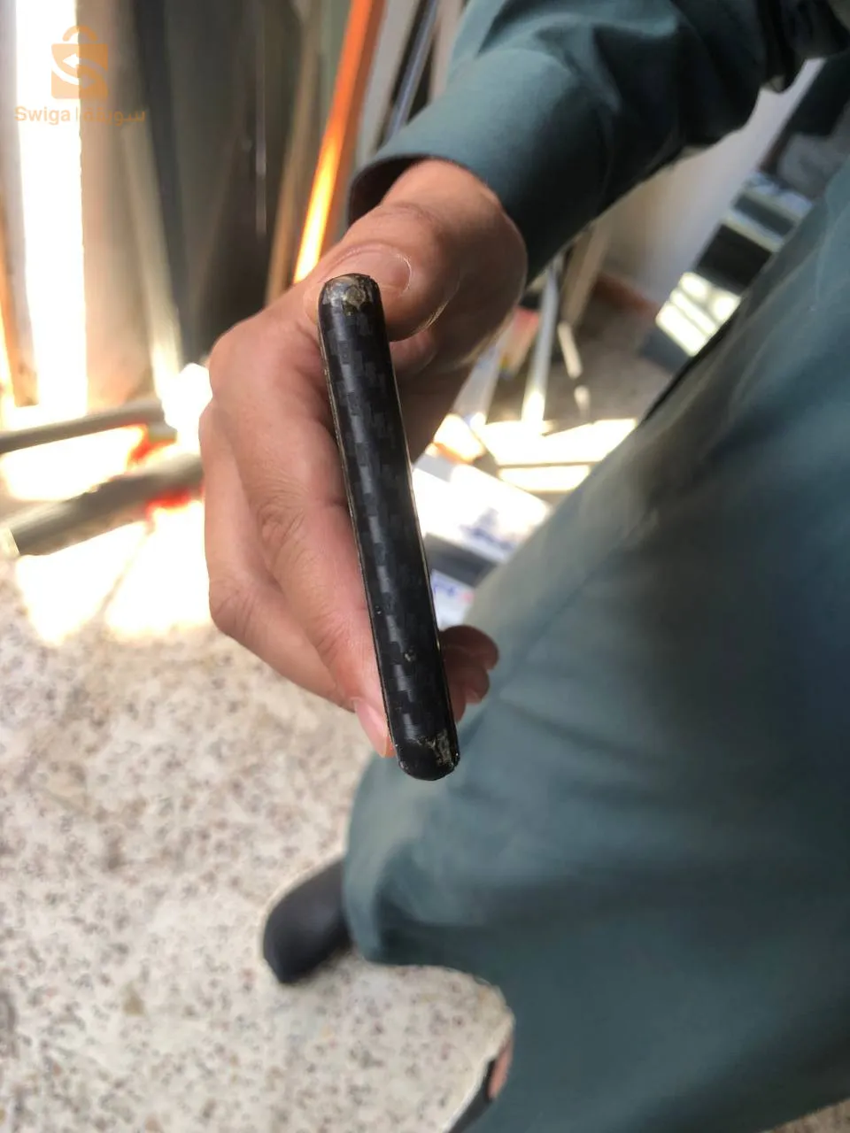 بيكسل 6a فيه ظربة في زجاجة كما راه في صور نبيع ساوموني 25 البيع ماهوش بعيد