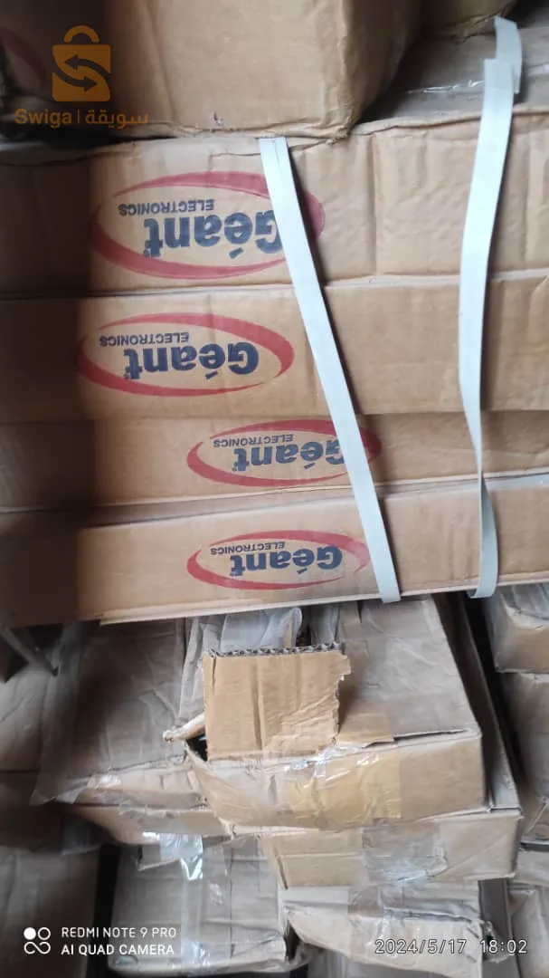 tres bonne affaire lot quincaillerie 150 000 pieceseulement 80 da la piece