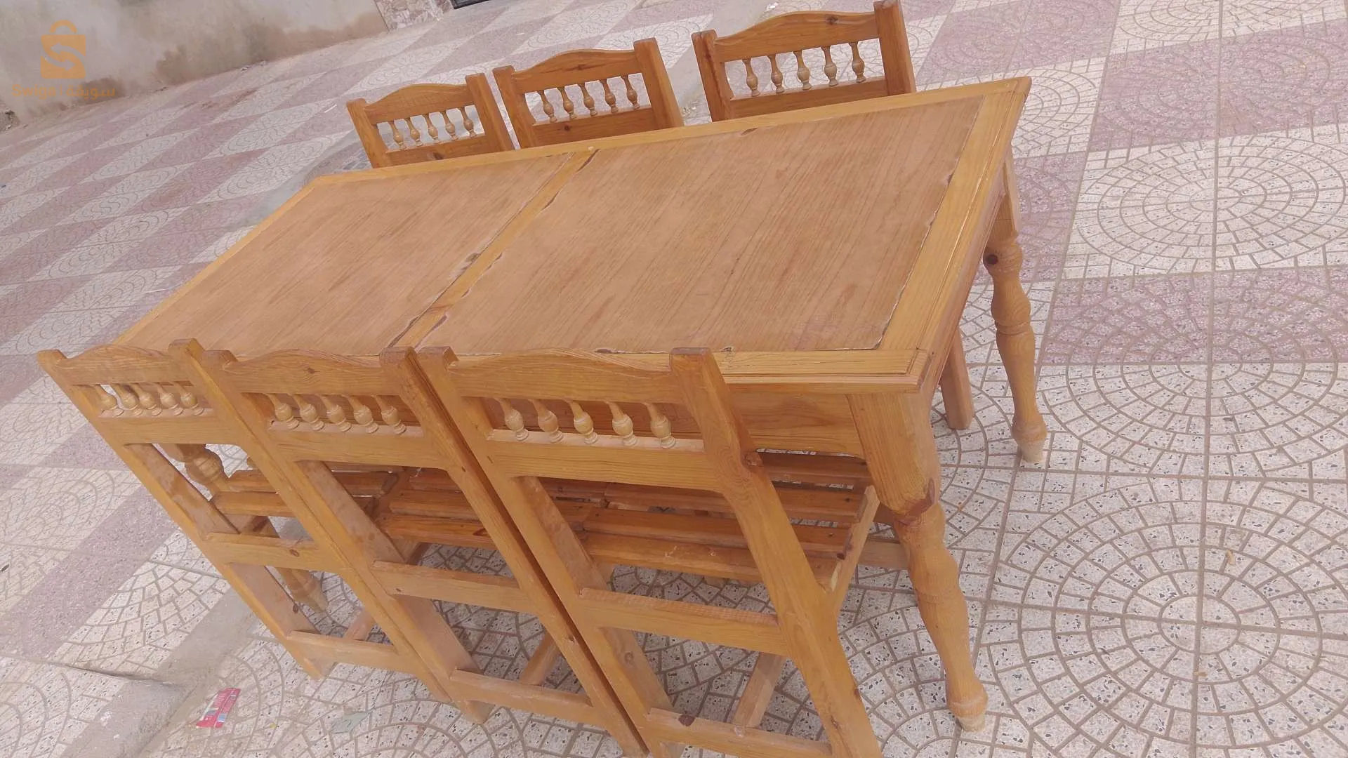 اثاث مستعمل في حالة متوسطة