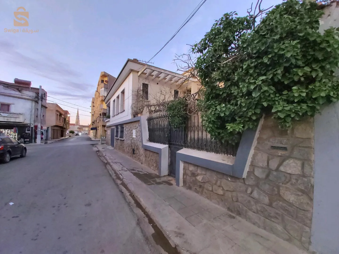 Une très belle villa coloniale - Au centre de la daira de Maleh, la wilaya d'Ain Temouchent.