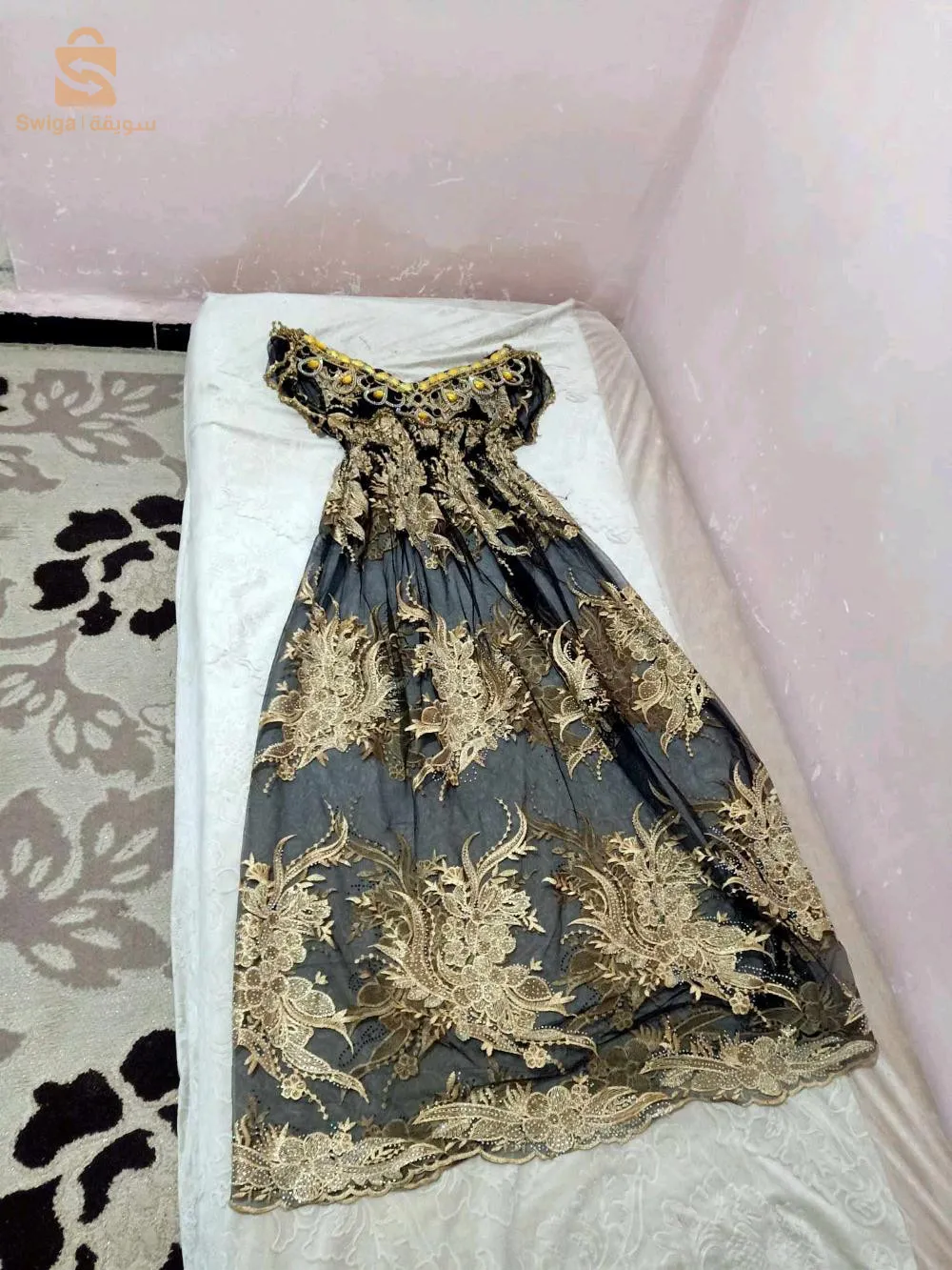 سلام عليكم لمن يهمه الامر ملبوسين زوج خطرات برك مزالهم جدد مليون و 800 ألف للوحدة  في زوج 3 ملاين و 400 ألف