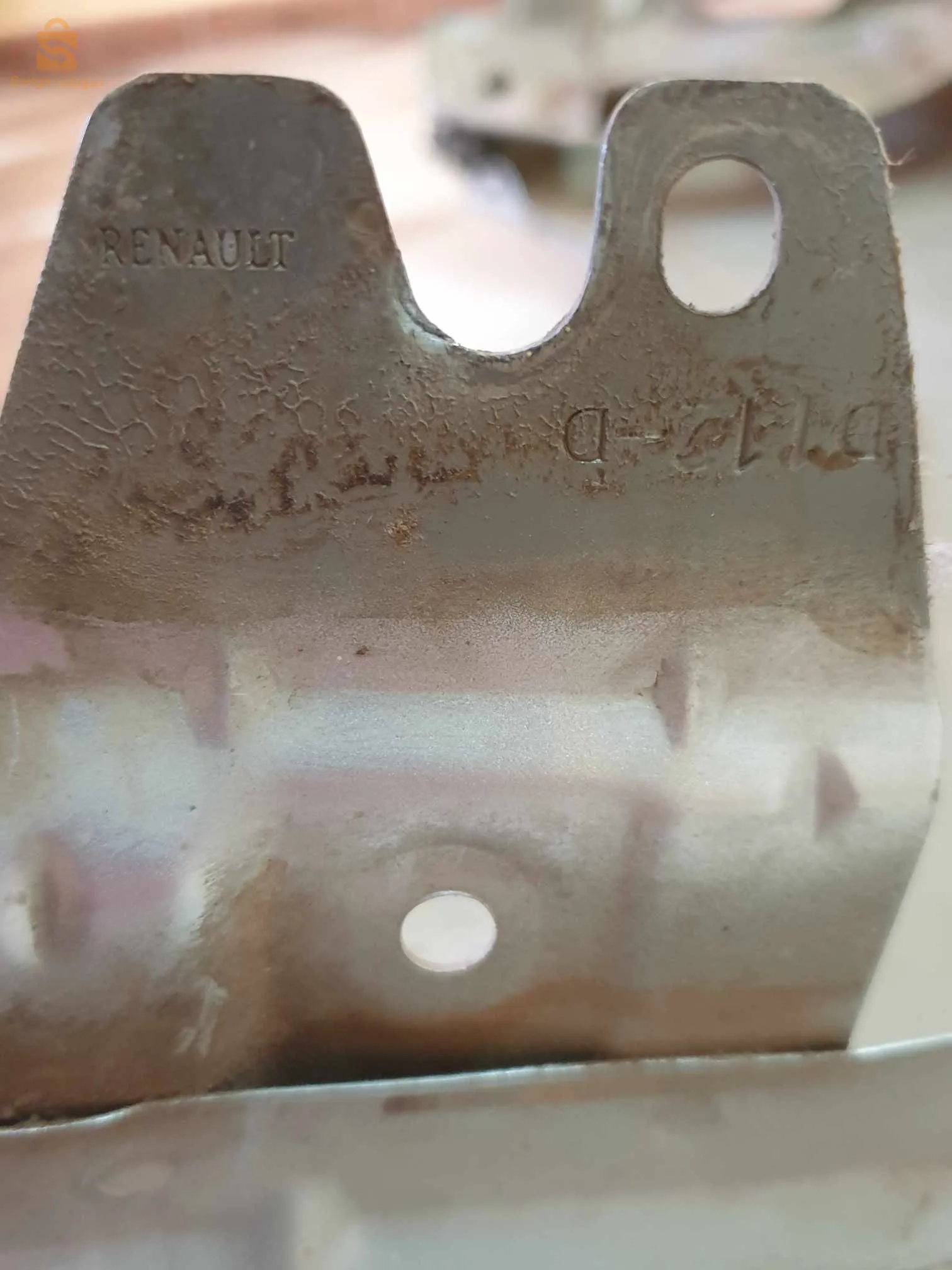 جناح رونو دورجين لسيارة داسيا لوقان 16v