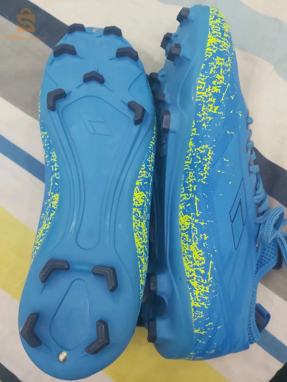 حذاء رياضي لكرة القدم