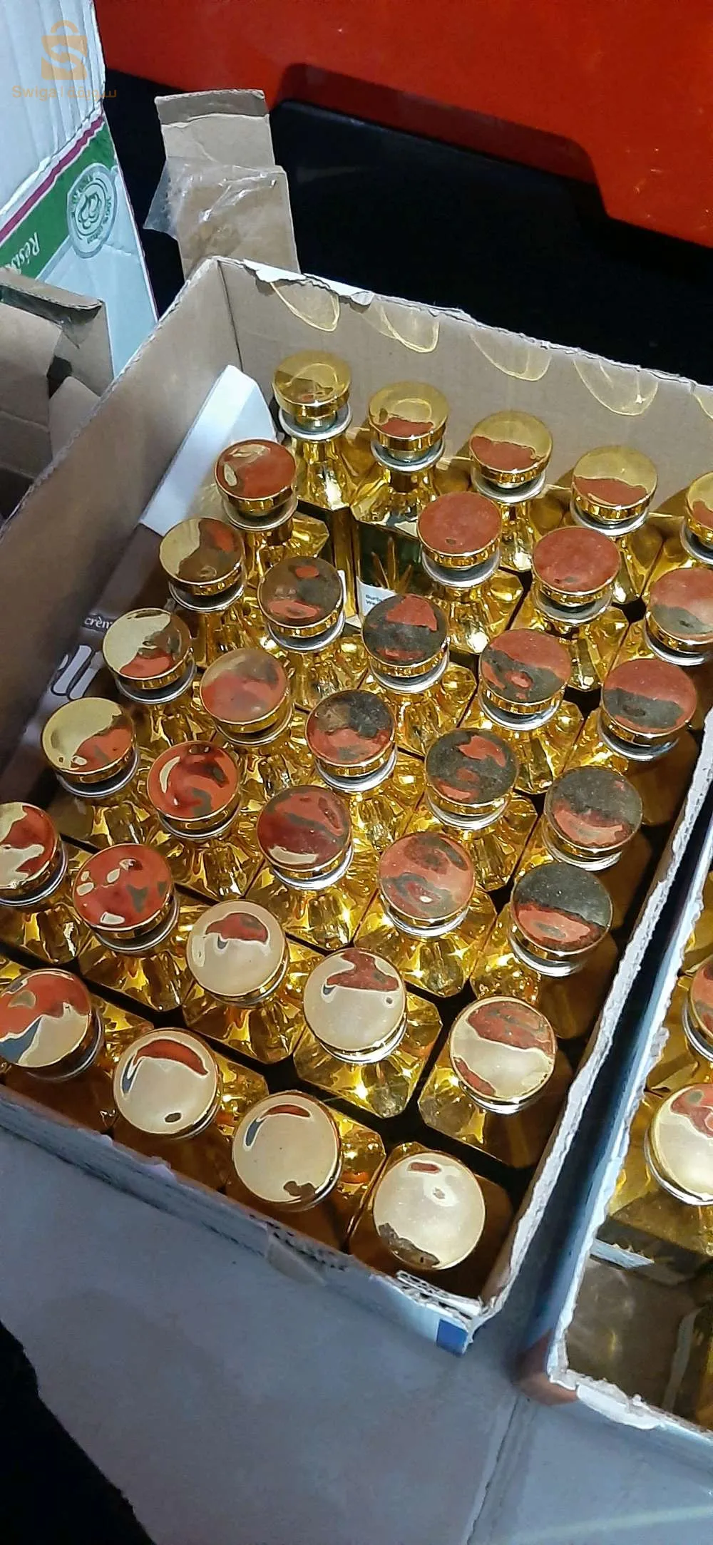 زجاج عرض عطور