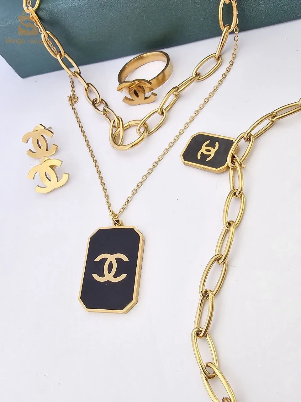 آسي وبلاكيور