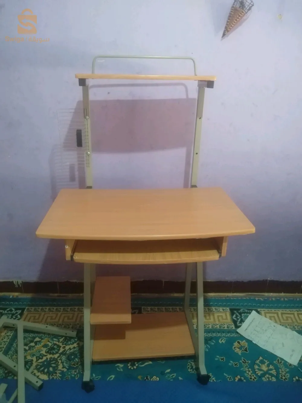 طاولة حاسوب غير مستعملة