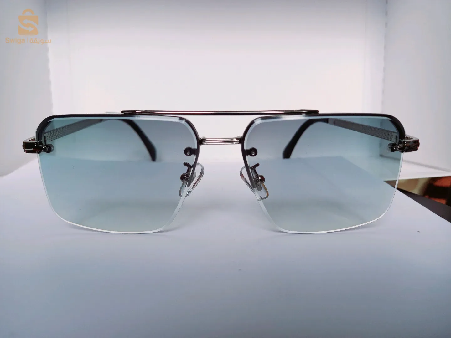 New sunglasses of distinctive quality from the David Beckham brand, in various colors as shown in the pictures