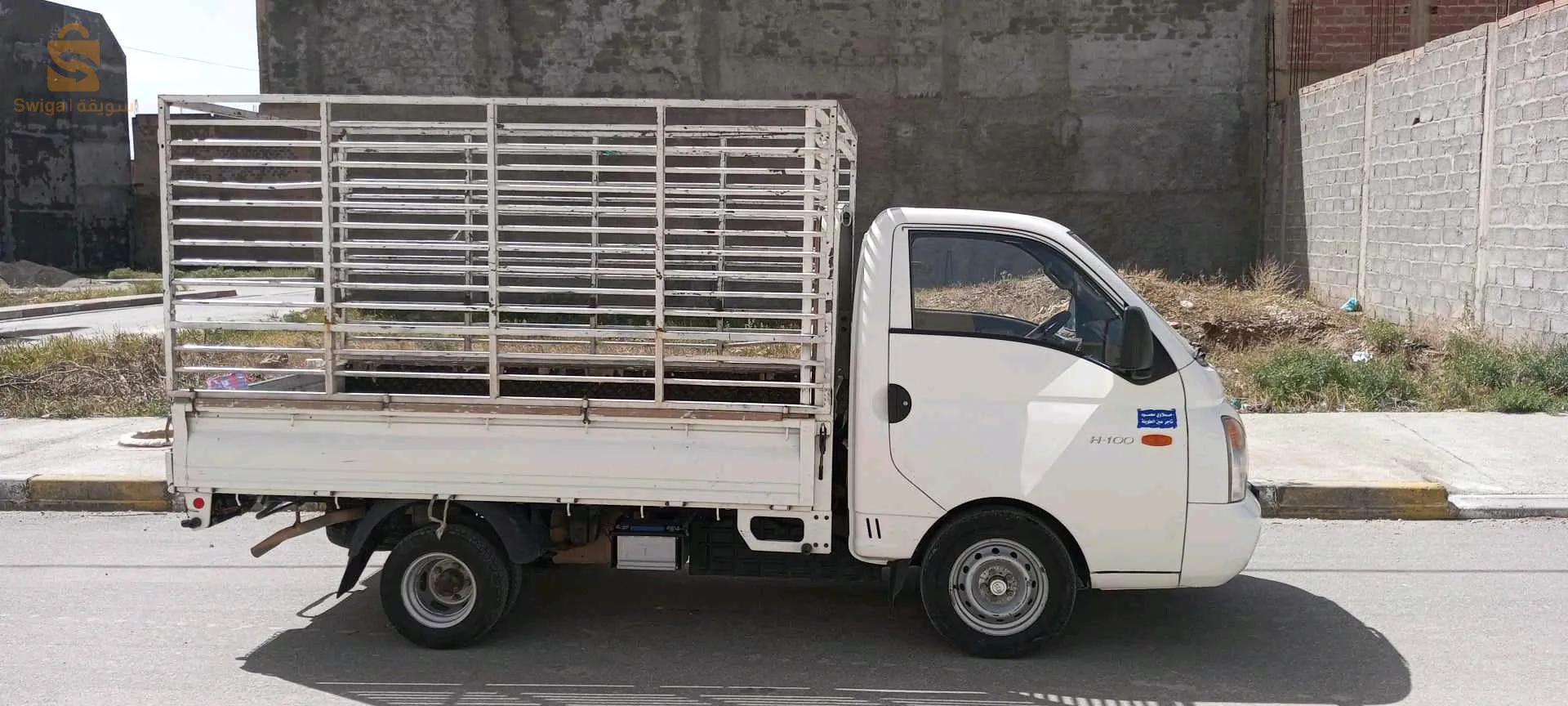 شاحنة هيونداي H100 ماشي 354 نظيفة لاطول صافية كواغطها مريڨلين ماتصرفش فرنك معاها باش وريدال الشاري يتصل 0663865127