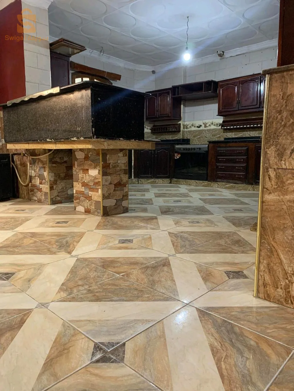 منزل وقاعة افراح للبيع