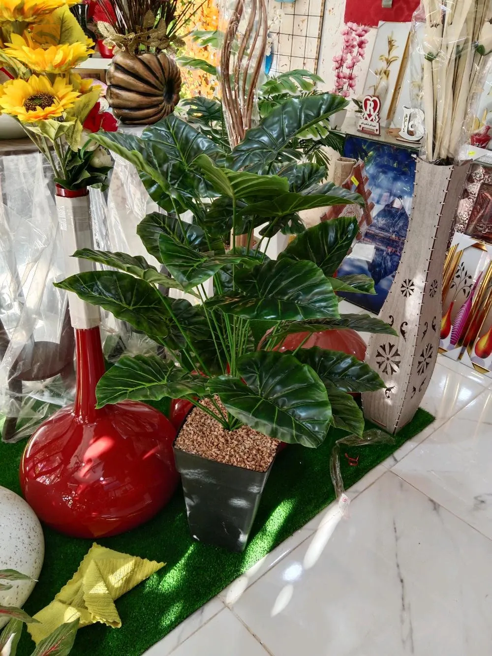 أشجار الزينة الإصطناعية و ورد المناسبات (خطوبة،تخرج.....) متوفرة جملة وديطاي