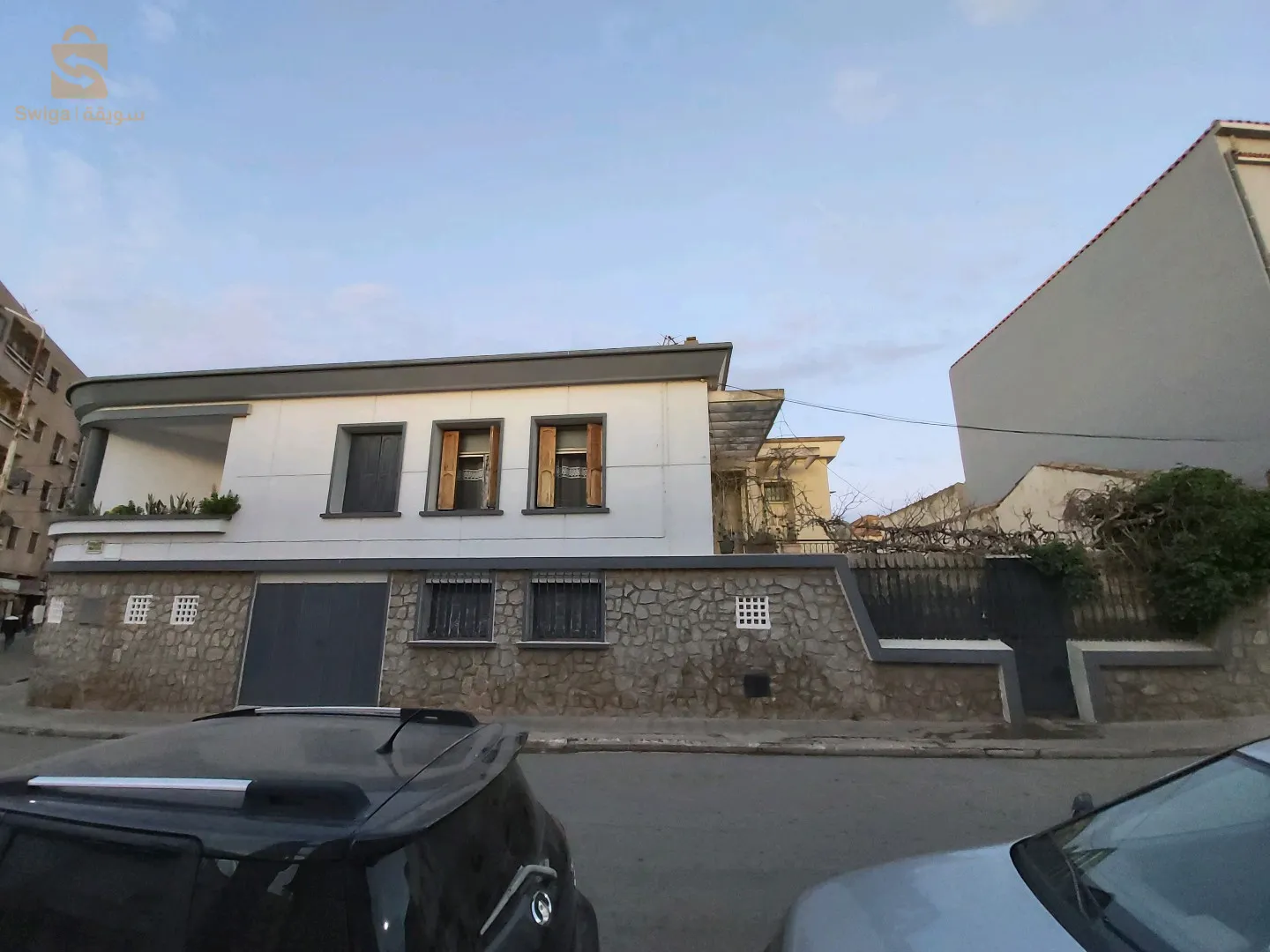 Une très belle villa coloniale - Au centre de la daira de Maleh, la wilaya d'Ain Temouchent.