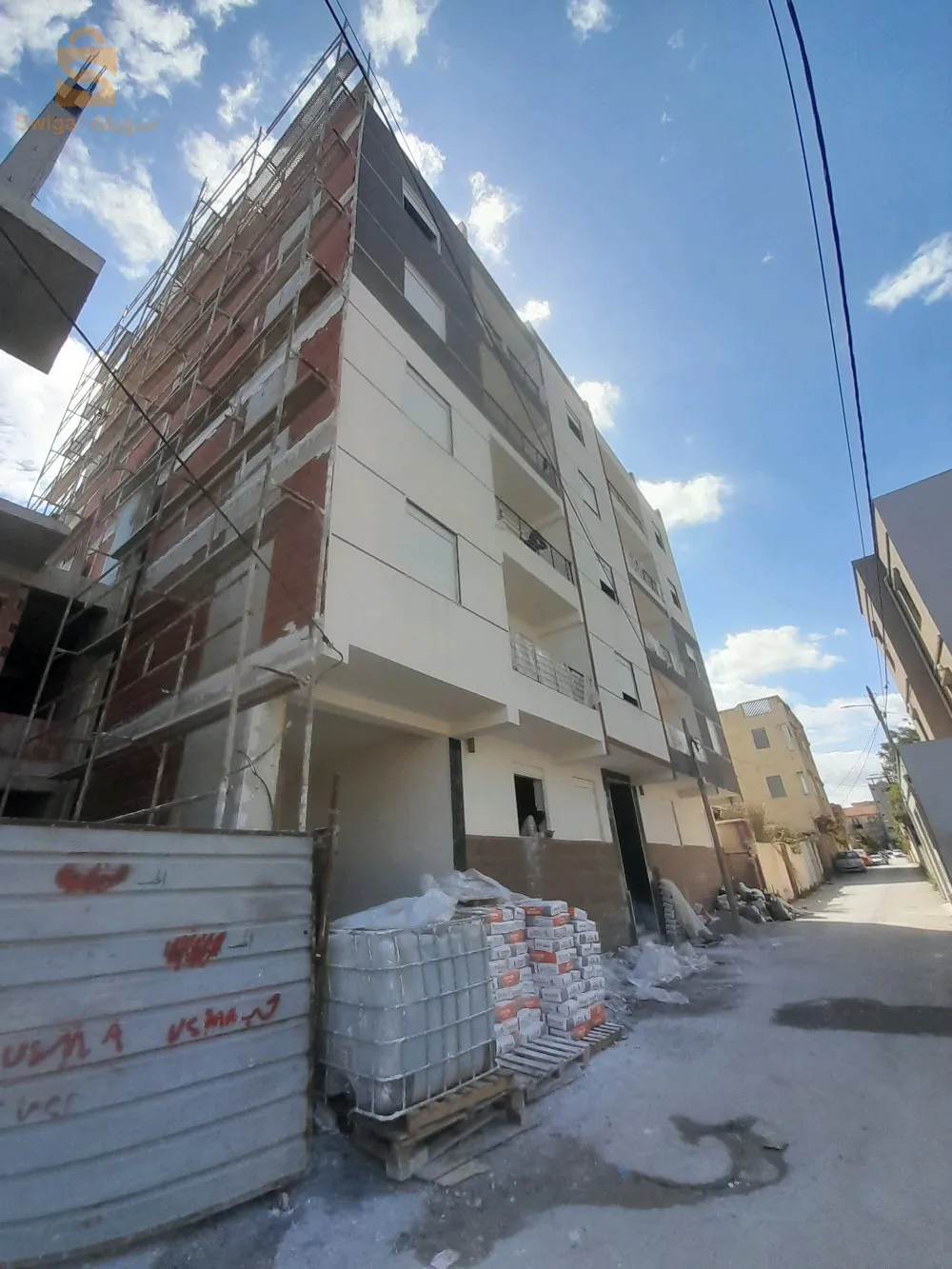 F3قدام للعطلة قدام لبحر عقد فردي و دفتر عقاري
0770689431
