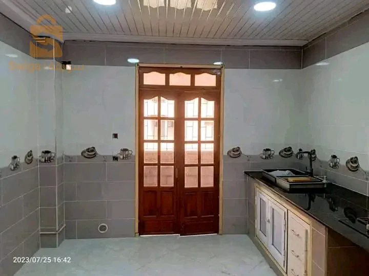 مرحبا بيك  في البيض