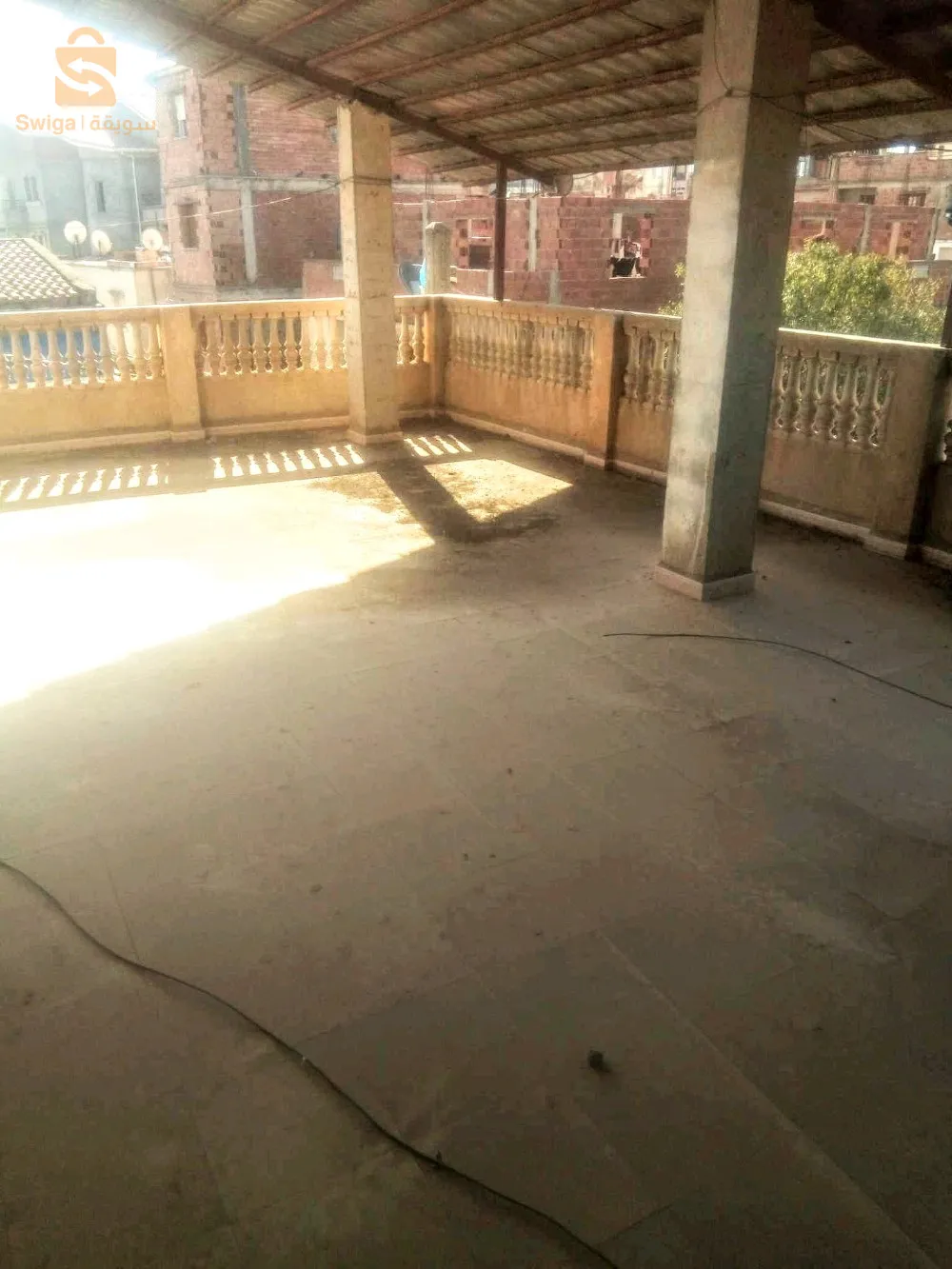 la source korso à proximité de la plage