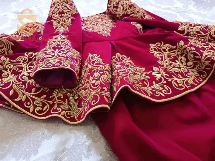 كيما وعدتكم نوفي بوعدي 💍🥀
اذا مدرتيش هدا في تصديرتك غير مكلاه تقوليلهم موتو 🤭🤭😂
كراكو مودال لي راهو داير حالة 
شعرة حرة وعقاش حر مخيط خيط وبرا 
قماش كاين 4 انواع 
قطيفة جبوناز وستان وكراب سعر 3ملاين وتوصيل مجاني 
قطيفة المون 38000دج وتوصيل مجاني 
الالوان 
نواغ وقرونة وغوز فوشيا وبلو غوا وبلونوي وباج غوزي واحمر واخضر وفاغ دو وبلو بترولي