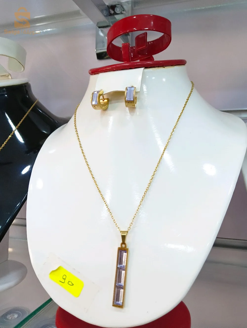 بيع هذه الاكسسوارات  100 الف للواحدة