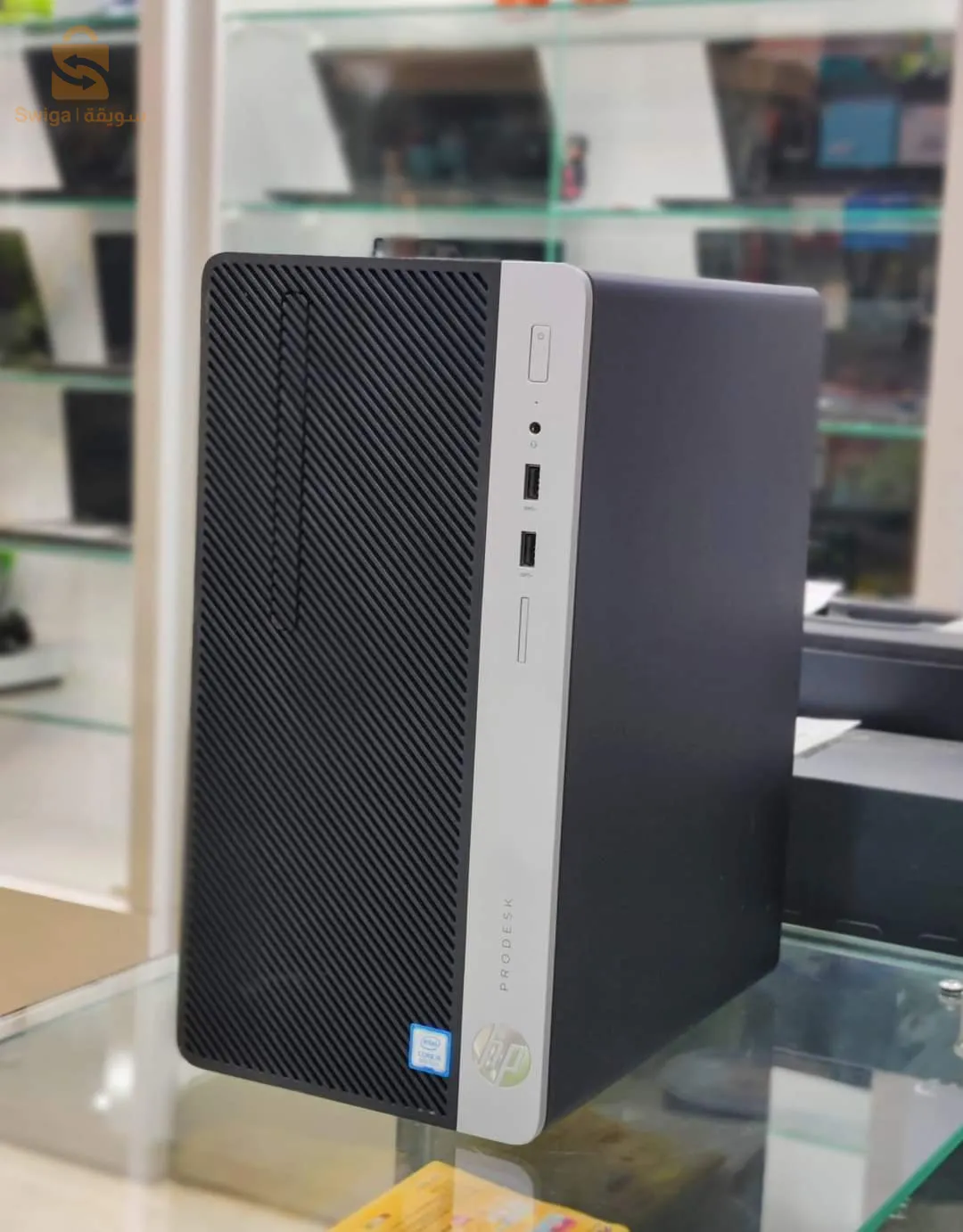 حاسوب مع شاشة