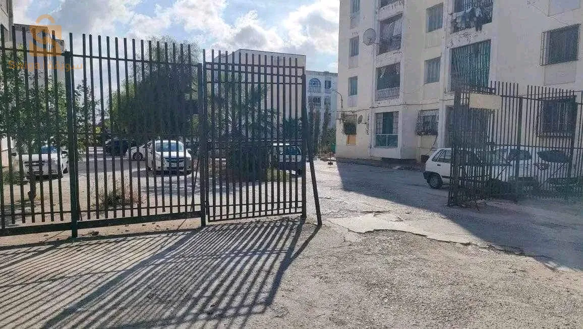 شقة f4  بمساحة 100متر