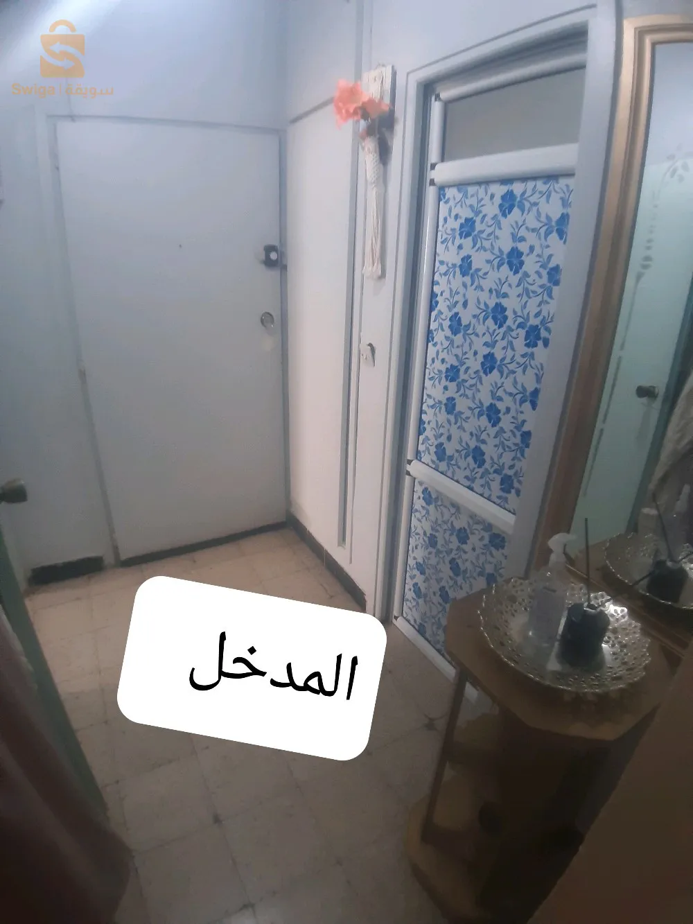 شقة طابق 4 و اخير  منظر رائع يطل على المدينة و البحر و الميناء  جورة ممتازة  توفى كل ملتزمات  المعيشة  و 
Parking امام العمارة
