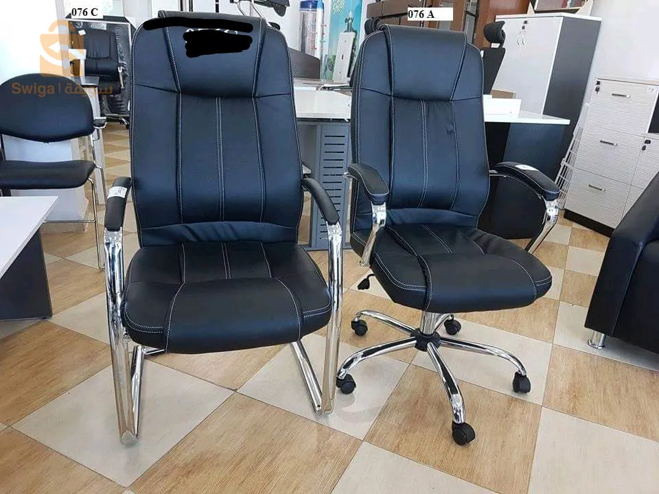 bureau est chaise disponible