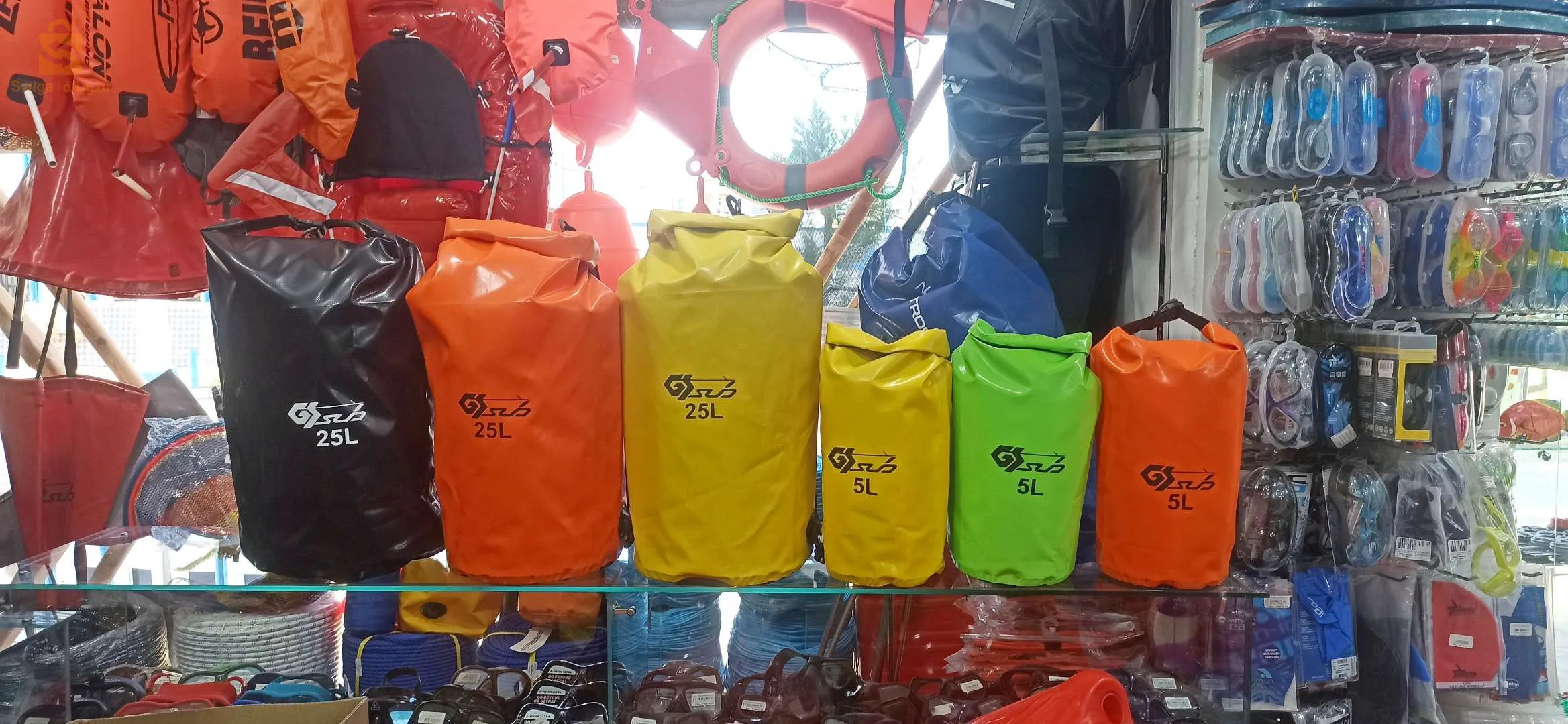 لوازم السباحة