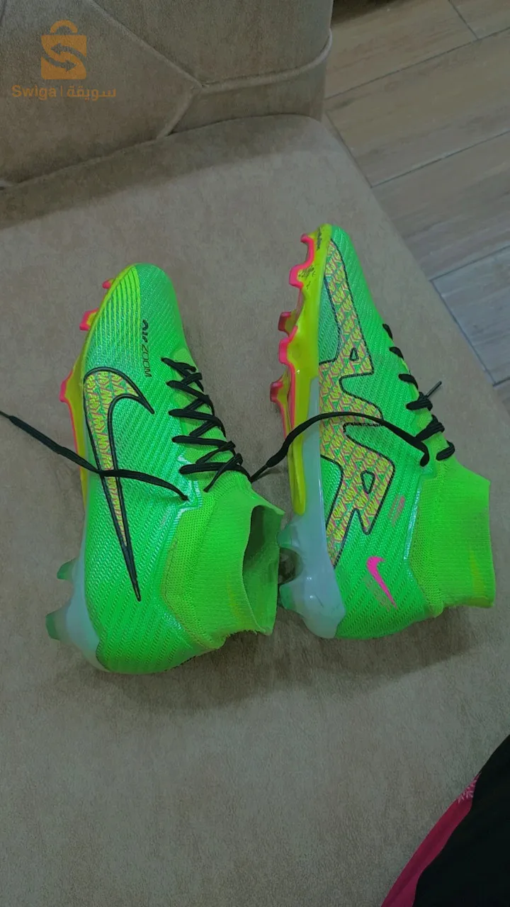 حذاء رياضي 
سولي