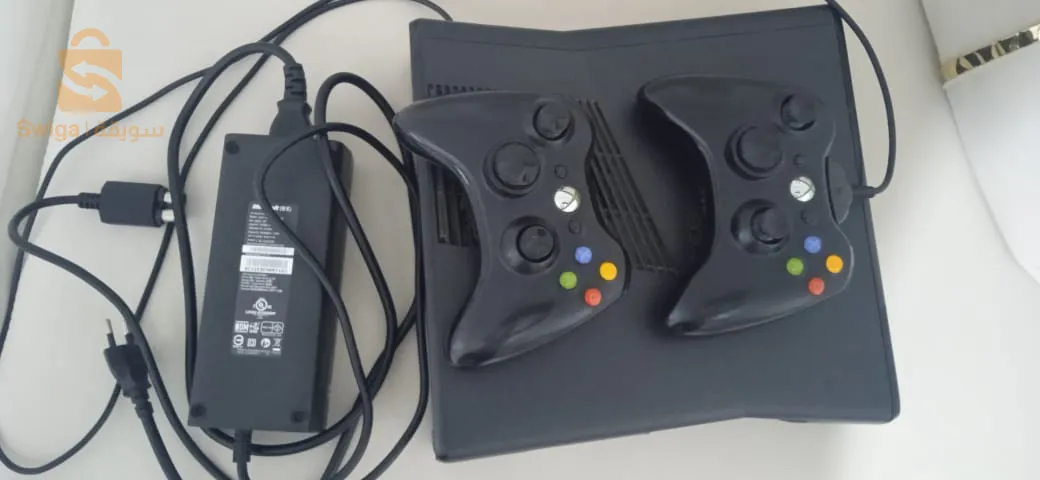 البيع Xbox 360 slim جهاز مستعمل لكن في حالة جد جيدة غير مفتوح إستعمال اولي فيه عدة العاب اكثر من 30 لعبة مع كل لوازمه