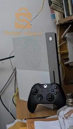 Xbox one s bon état+ 3 manette+ 6moi game pass 🔥🔥