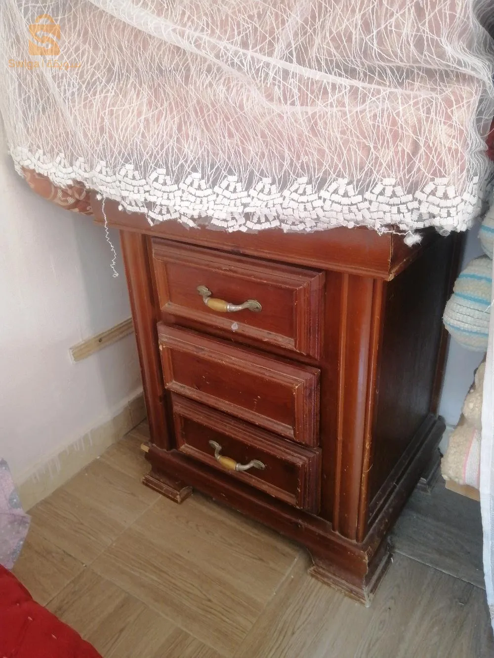 خزائن بأدراج مستعملة