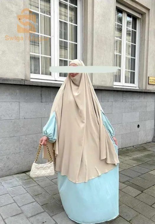 بيع جبة نسائية 
حقائب
احذية
