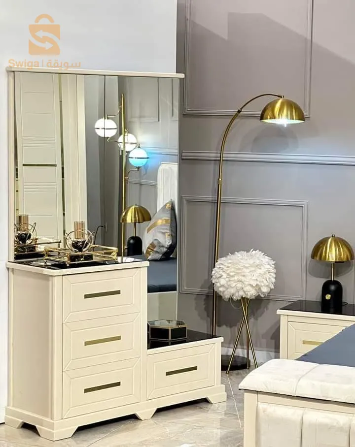 غرفة نوم عصريه بصناعه محليه نوعيه الخشب احمر من النوعيه الجيدة