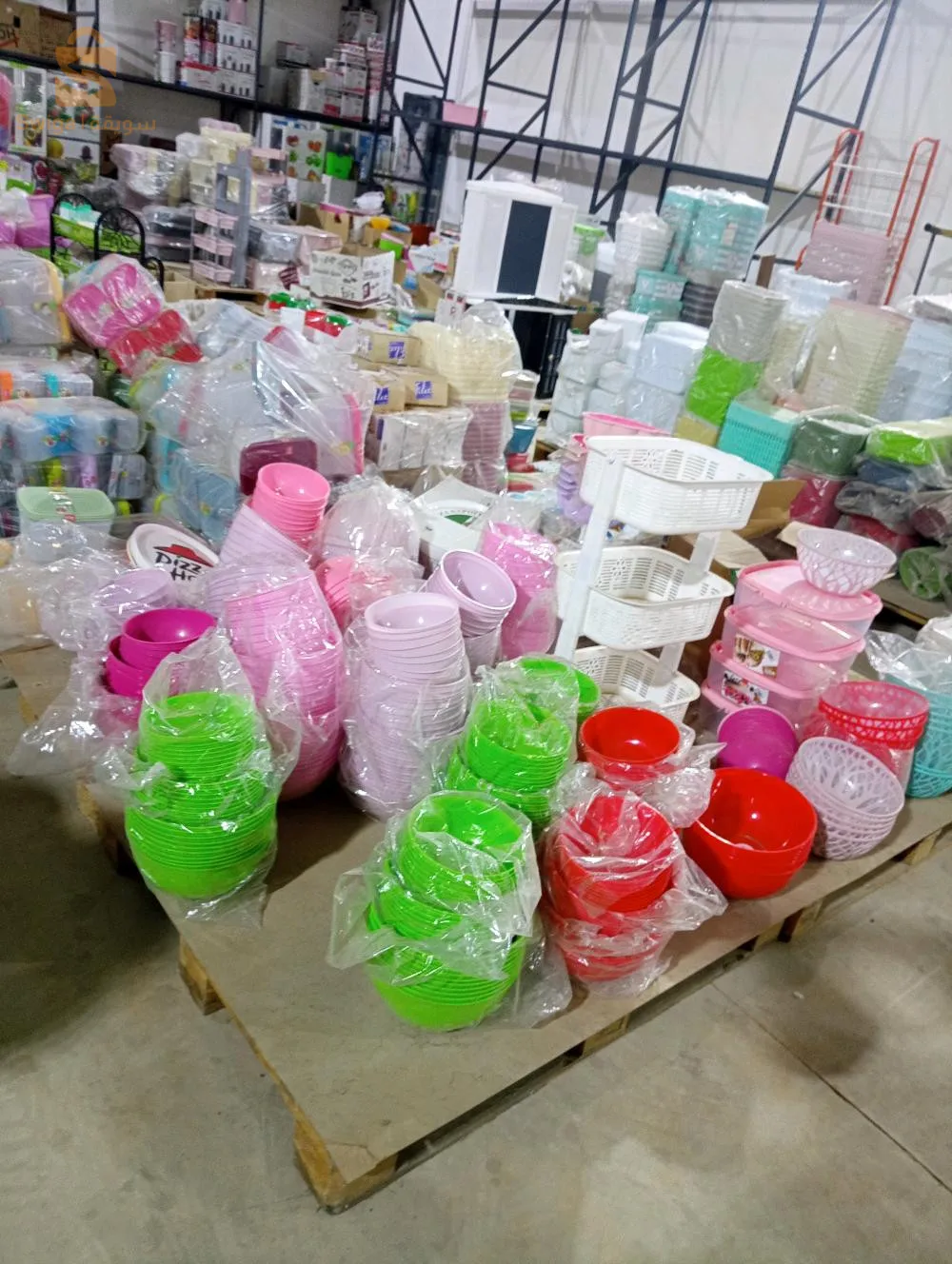 اواني بلاستيكية بالجملة