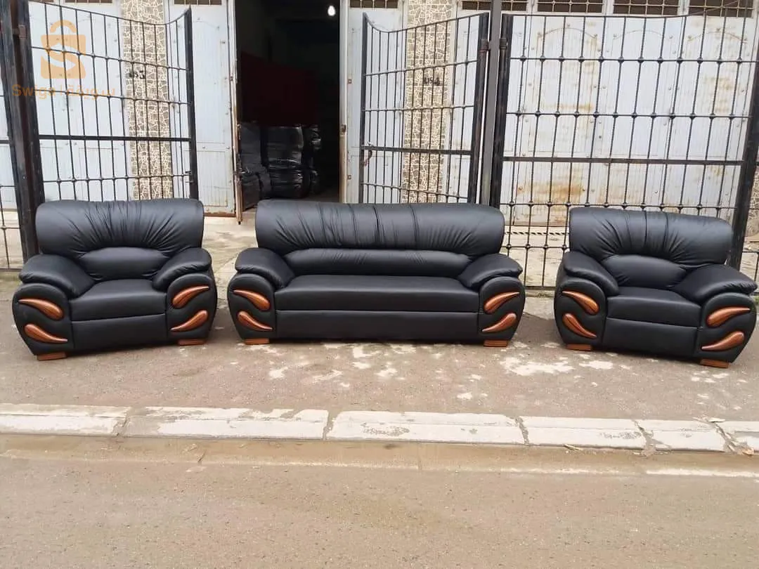 bureau est chaise disponible