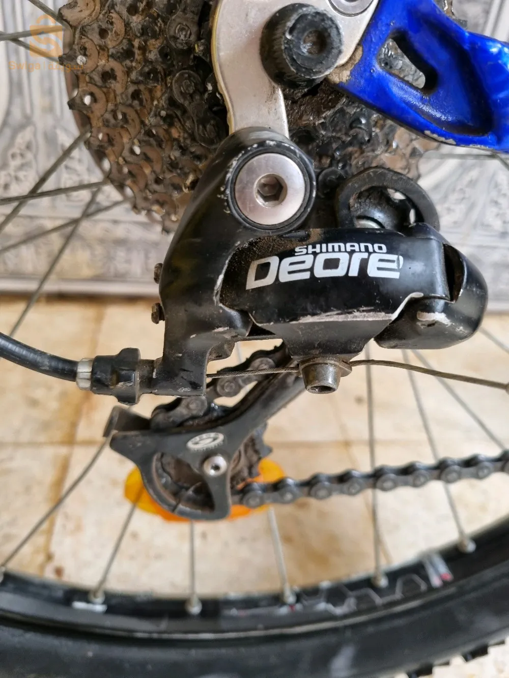 vélo de montagne 
marque scraper 
tt est d'origine 
avec une double suspension 
et frêne disque 
des pneus Michelin 
vitesse 9/3 chimano 
nmr: 0781682599