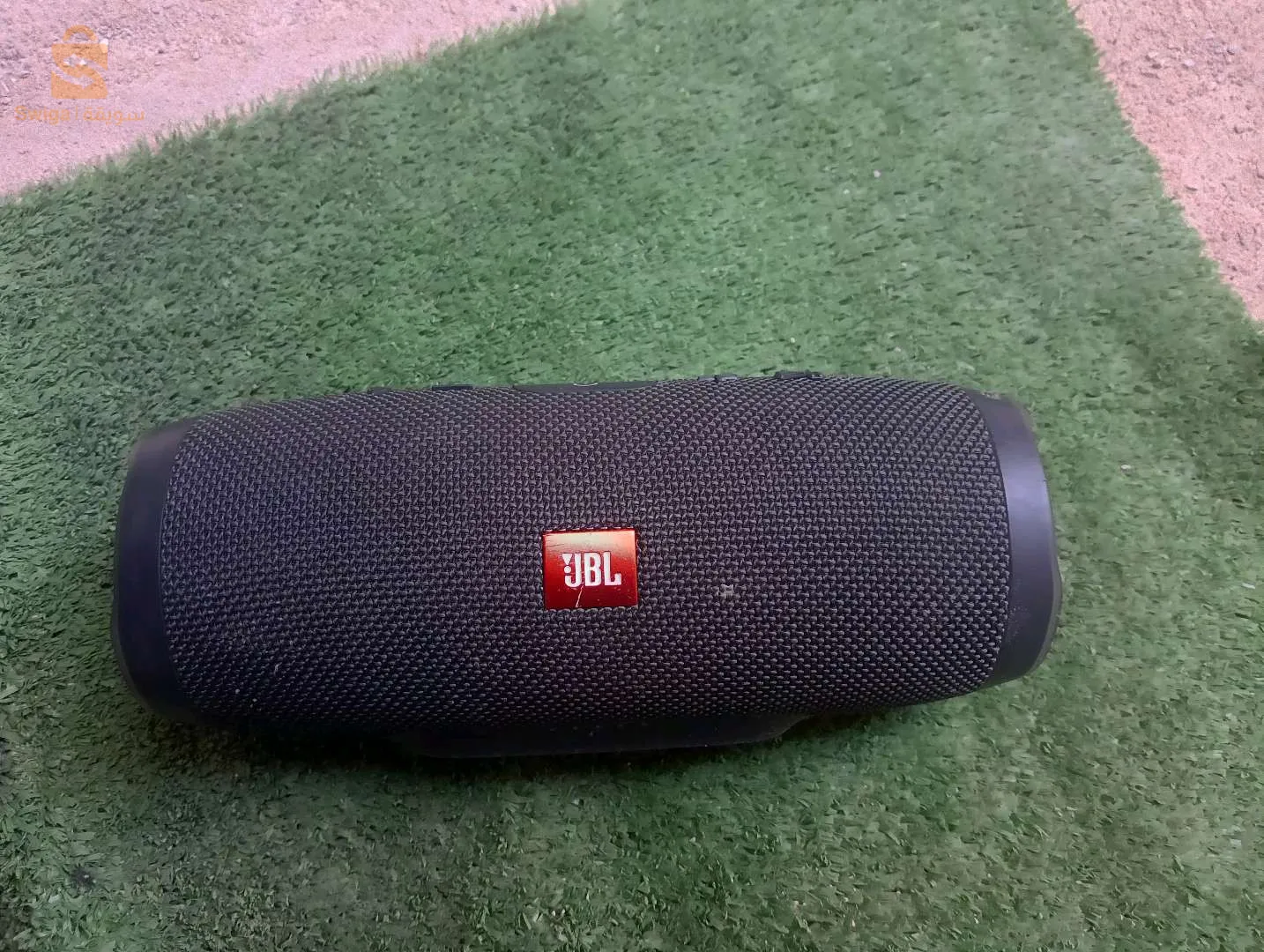 مكبر صوت من نوع jbl