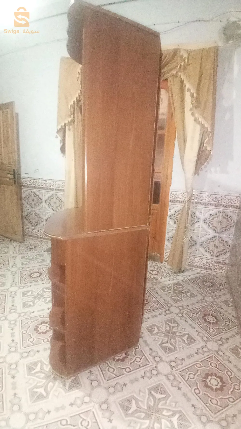 خزانة منزلية  مخصصة لوضع التلفاز