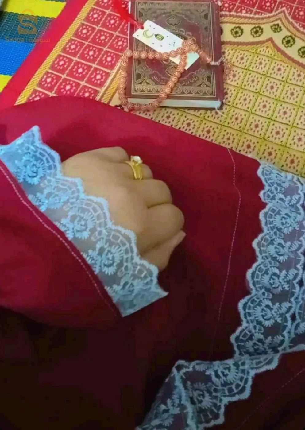 Prayer set in many colors