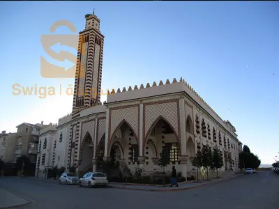 appartement a vendre a hay el makam F4 3 eme étage