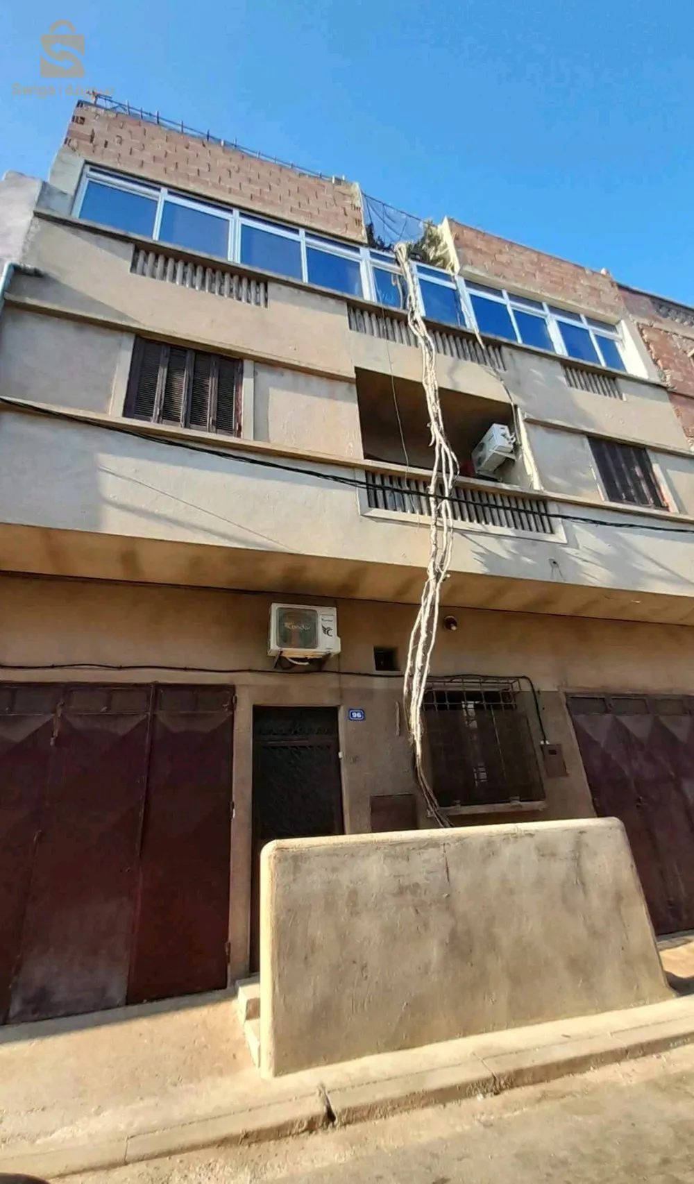 فيلا بني صاف