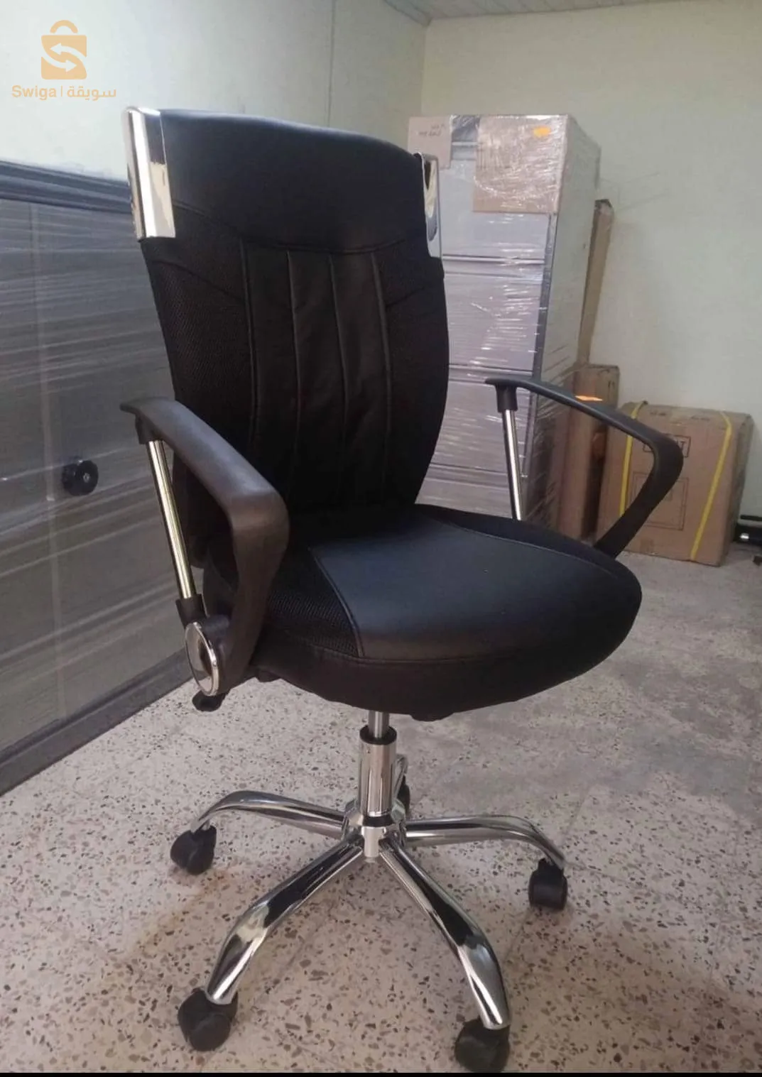 bureau est chaise disponible