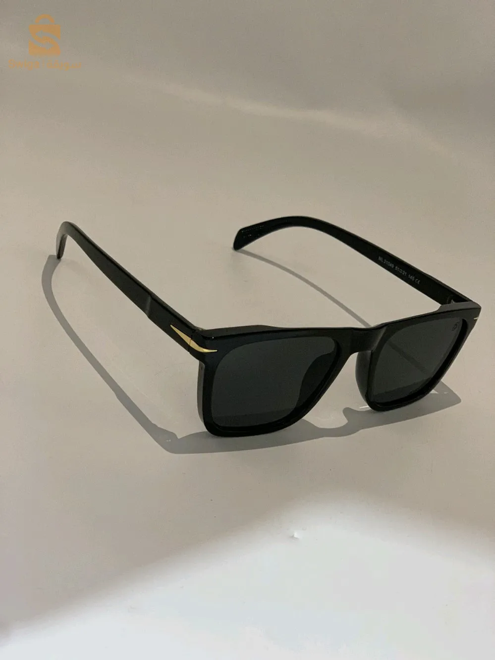 نظارات شمسية من أنواع مختلفة ذات جودة عالية و مقاومة للشمس و الاشعة الفوق بنفسجية و مقاومة للانكسار بأسعار خيالية