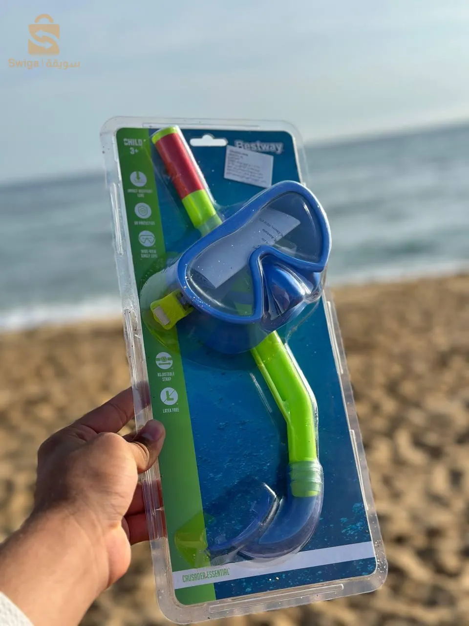نظارات وأنبوب السباحة للأطفال