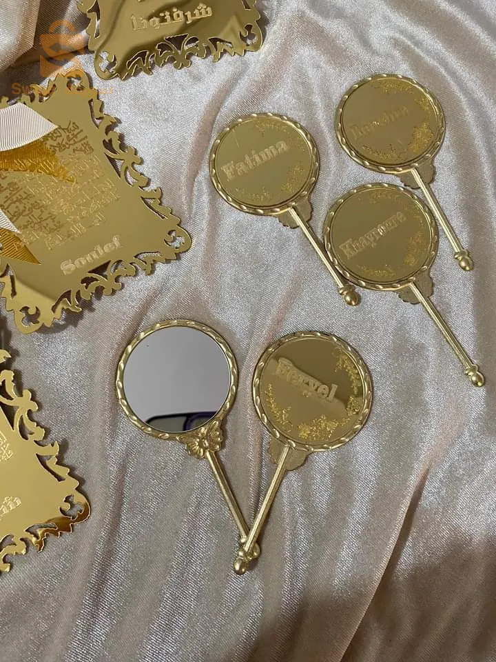 مرآة يدوية