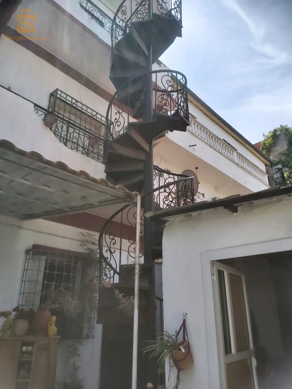 سلالم حديدية