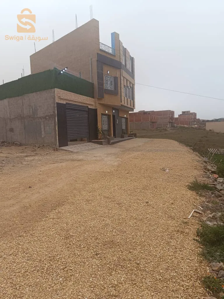 فيلا للبيع بمسبح في تونان دائرة الغزوات ولاية تلمسان