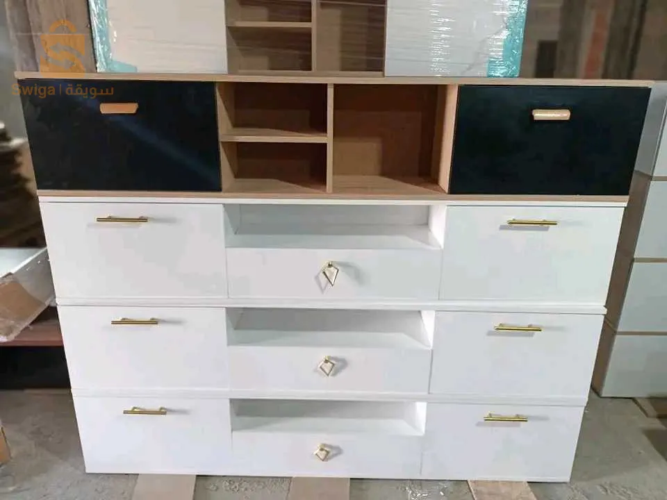 Toiles, tableaux, tableaux et Port Chaussures, bon bois de cheminée et décorations pour la télé