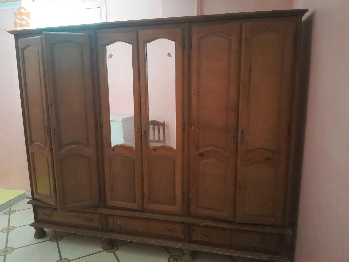 خزانة للبيع 6 أبواب،  حطب صحيح