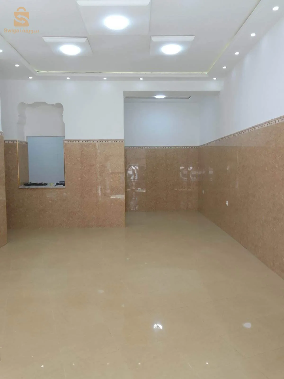 Local Semi Commercial Très Propre avec sous sol Alger Centre